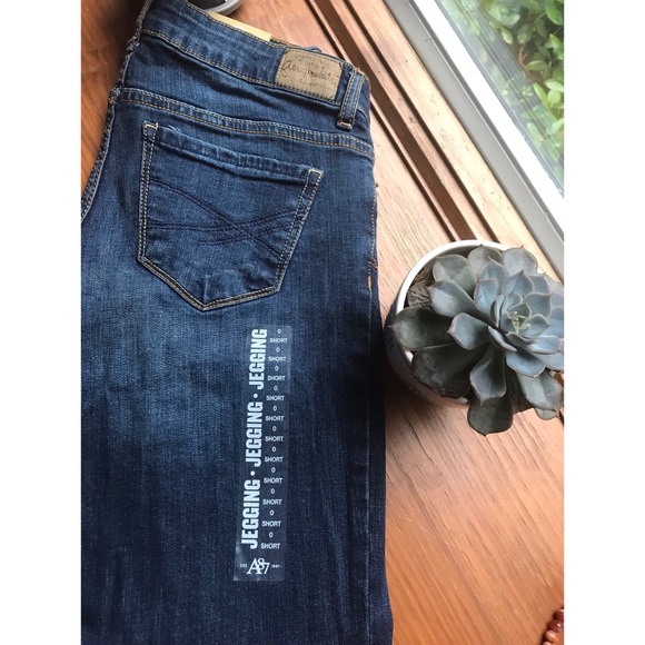 Bundle of 2 Aeropostale skinny jeans(1 NWT/1 used) - Picture 2 of 8